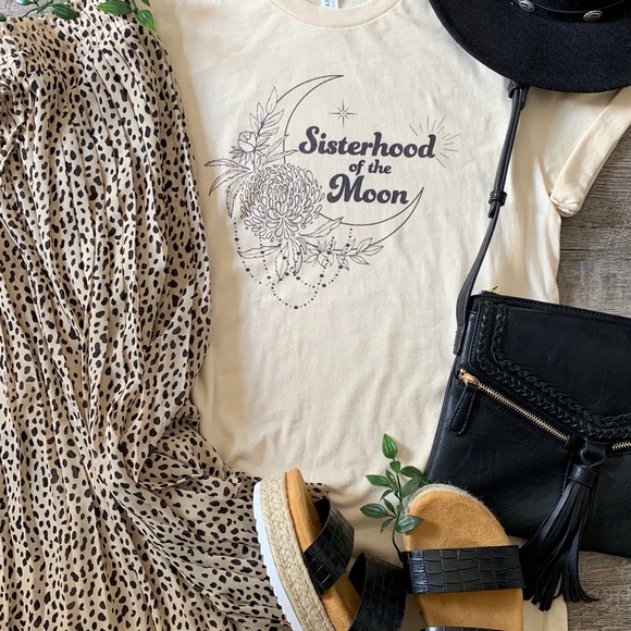 Small-3x‼️😍 Sisterhood of the Moon Graphic Tee - Picture 4 of 5